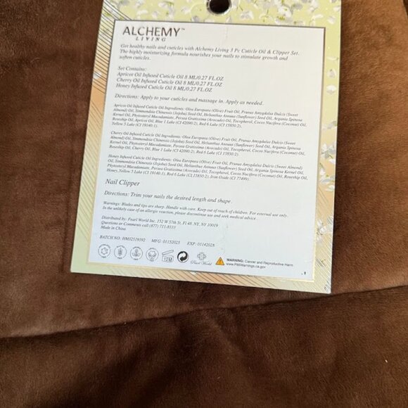 Alchemy Living Cuticle Oil & Clipper Set - Picture 4 of 4
